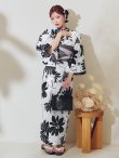 画像14: モノトーンフラワーレトロモダン浴衣 OBI-hira-100-ok-5-GYxSV / HIMO-900-yn-1-B / HEKO-800-sb-5-W / YA-1086-wk-B / GETA-01-kj-3-IV/ [yo/YMT] (14)