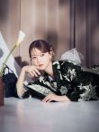 画像9: 【予約 / 5月下旬発送予定】ブラック線画フラワー浴衣 OBI-siwa-204-wk-8-BE / HIMO-900-yn-1-B / HEKO-800-sb-5-W / YA-1016-kj-CL / GETA-02-ok-4-MOC/ [yo/OF01] (9)